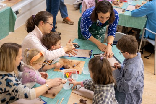 Toddler Explorers - Arty Messy Play